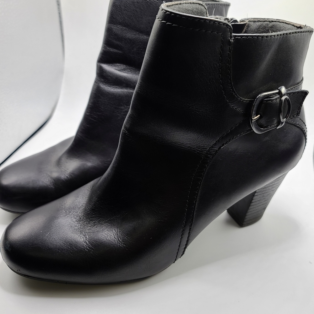 Clark's Black Leather ankle booties, sz 10